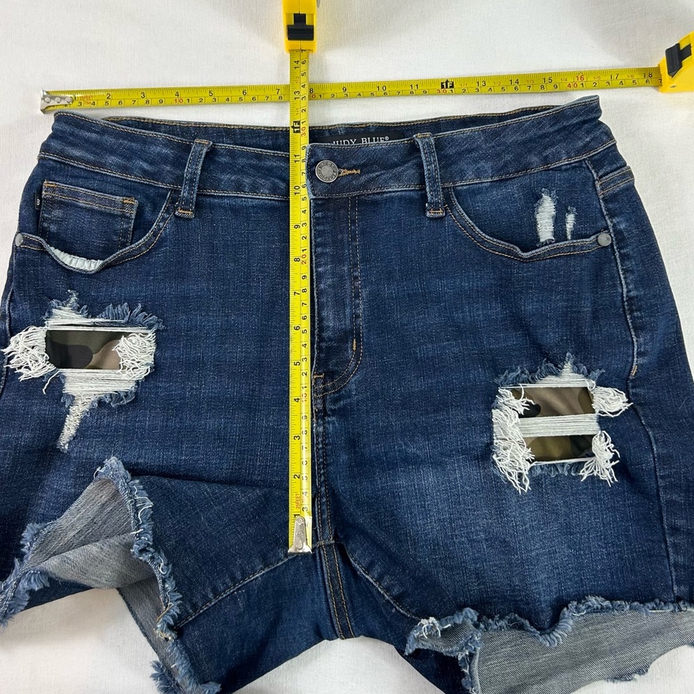 Judy Blue Camo Patch Dark Wash Denim‎ Shorts Stretch Distressed Women’s 1X EUC - Picture 9 of 13